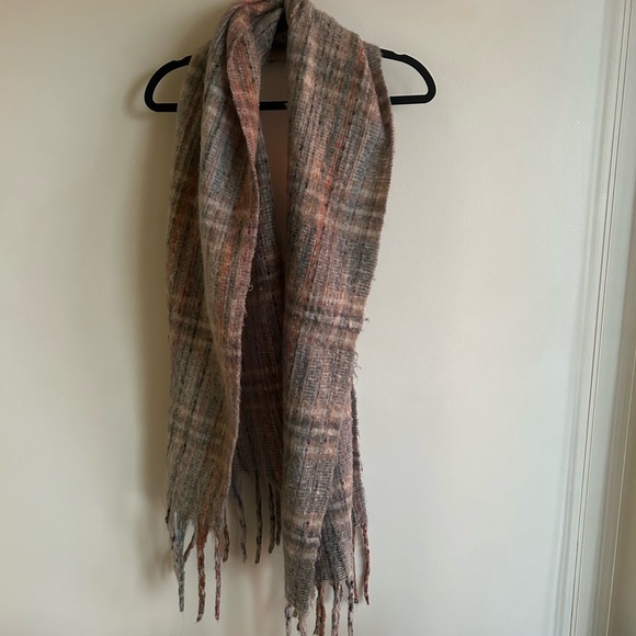 Accessories - Plaid fuzzy Fringe Scarf